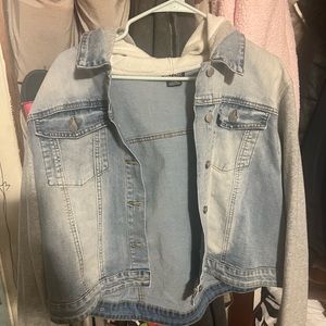 Avenue city chic denim jean jacket blue hoodie with sweatshirt sleeves. Size 2x.